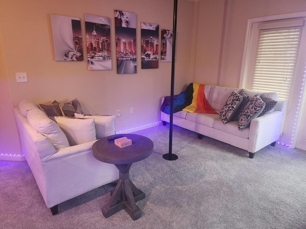 Two Couple Up - Adults Only! Instant Booking Let'S Play Charlotte Exterior photo
