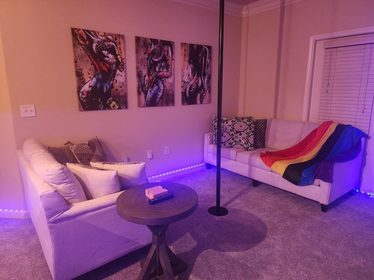 Two Couple Up - Adults Only! Instant Booking Let'S Play Charlotte Exterior photo